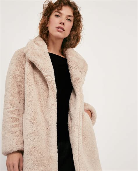 Manteau en fausse fourrure 